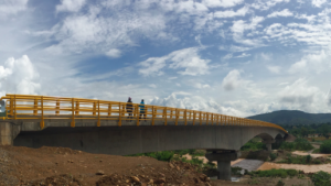 Puente vehicular sobre río Pamplonita