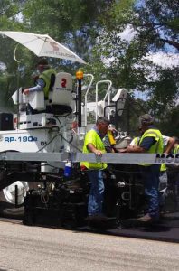 Equipo Roadtec en obras autopista Florida